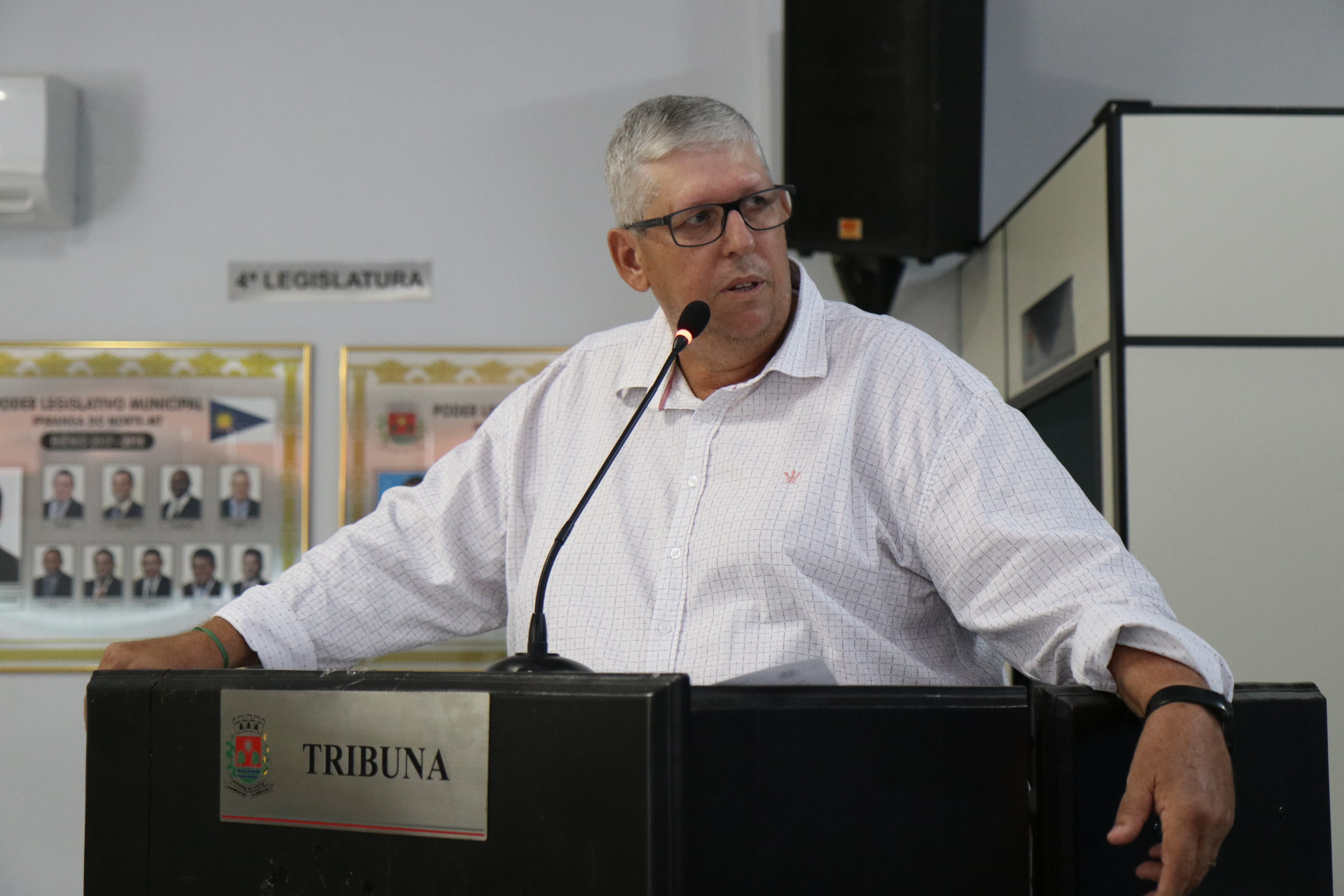 Cesar Damo pede a instalação de iluminação pública na Perimetral Poços de Caldas e na estrada de acesso ao Parque das Emas