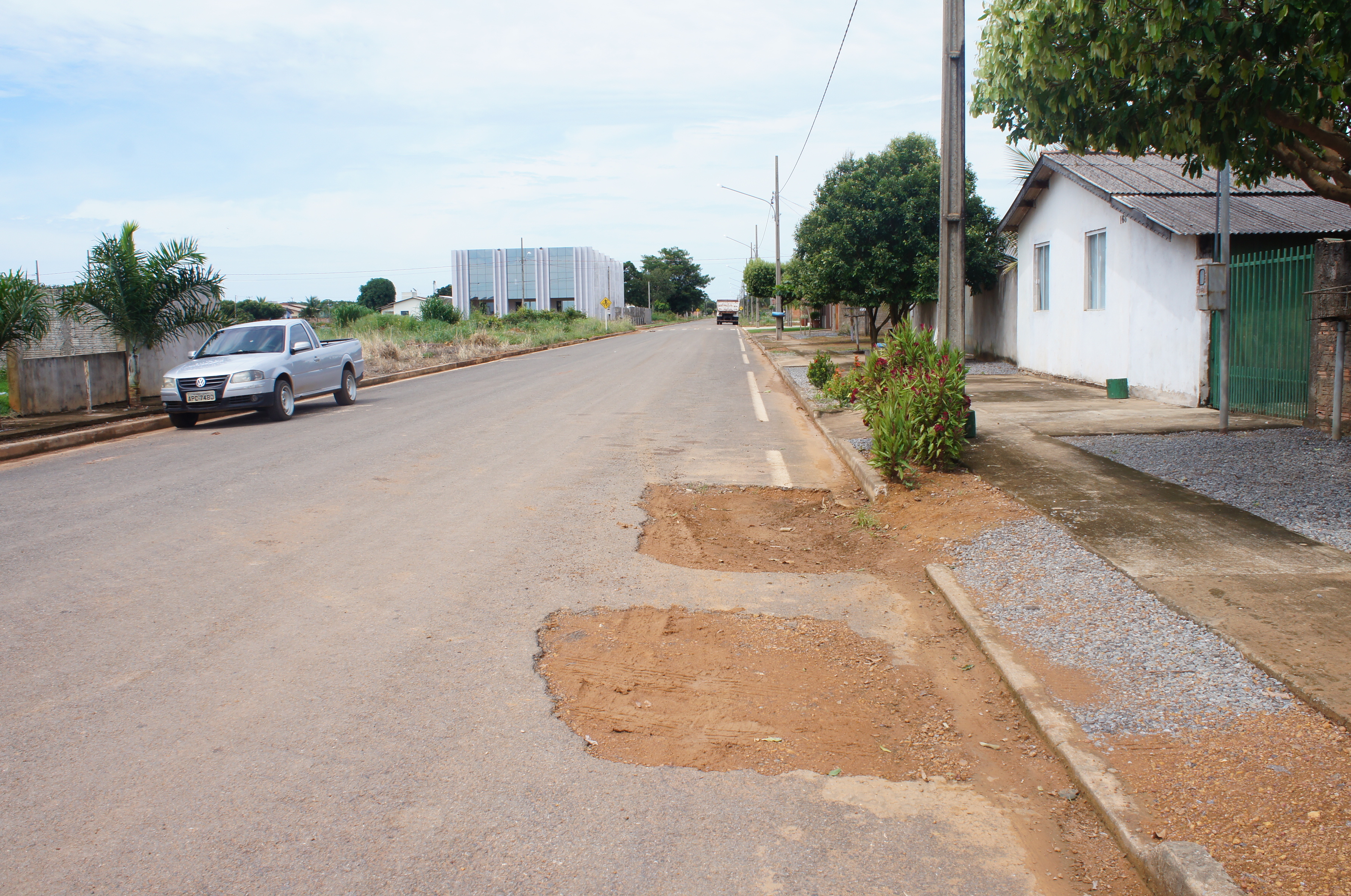 Cleonaldo França cobra melhorias na drenagem urbana e o recapeamento de trechos no asfalto