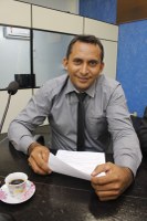 Cleonaldo pede a instalação de portões na Feira do Produtor Rural