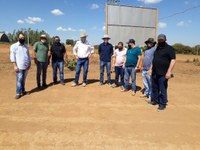 Dep. Federal Neri Geller e Dep. Estadual Nininho Esteve visitando as obras em execução no município de Ipiranga do Norte 