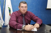 Eluir Cavassin sugere a construção de garagem coberta para os veículos da Prefeitura