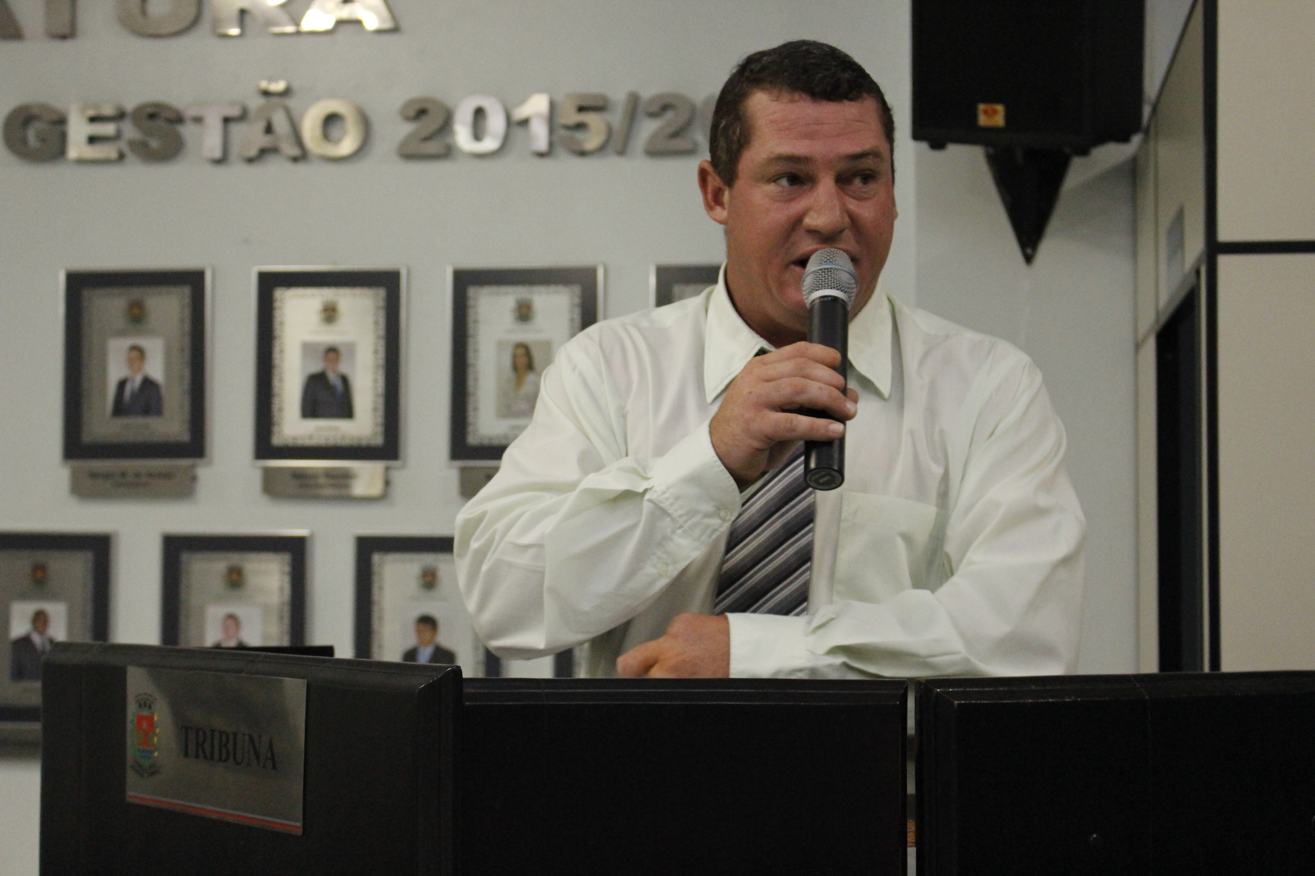 Eluir sugere a construção de estacionamento na Escola Municipal N. S. Aparecida