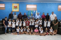 Estudantes da Escola Municipal Nossa Senhora Aparecida visitam a Câmara de Vereadores