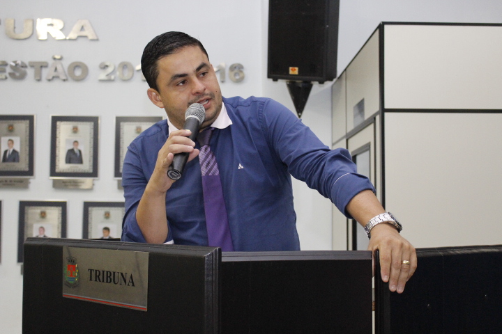 Junior aponta necessidade de iluminação pública no setor industrial