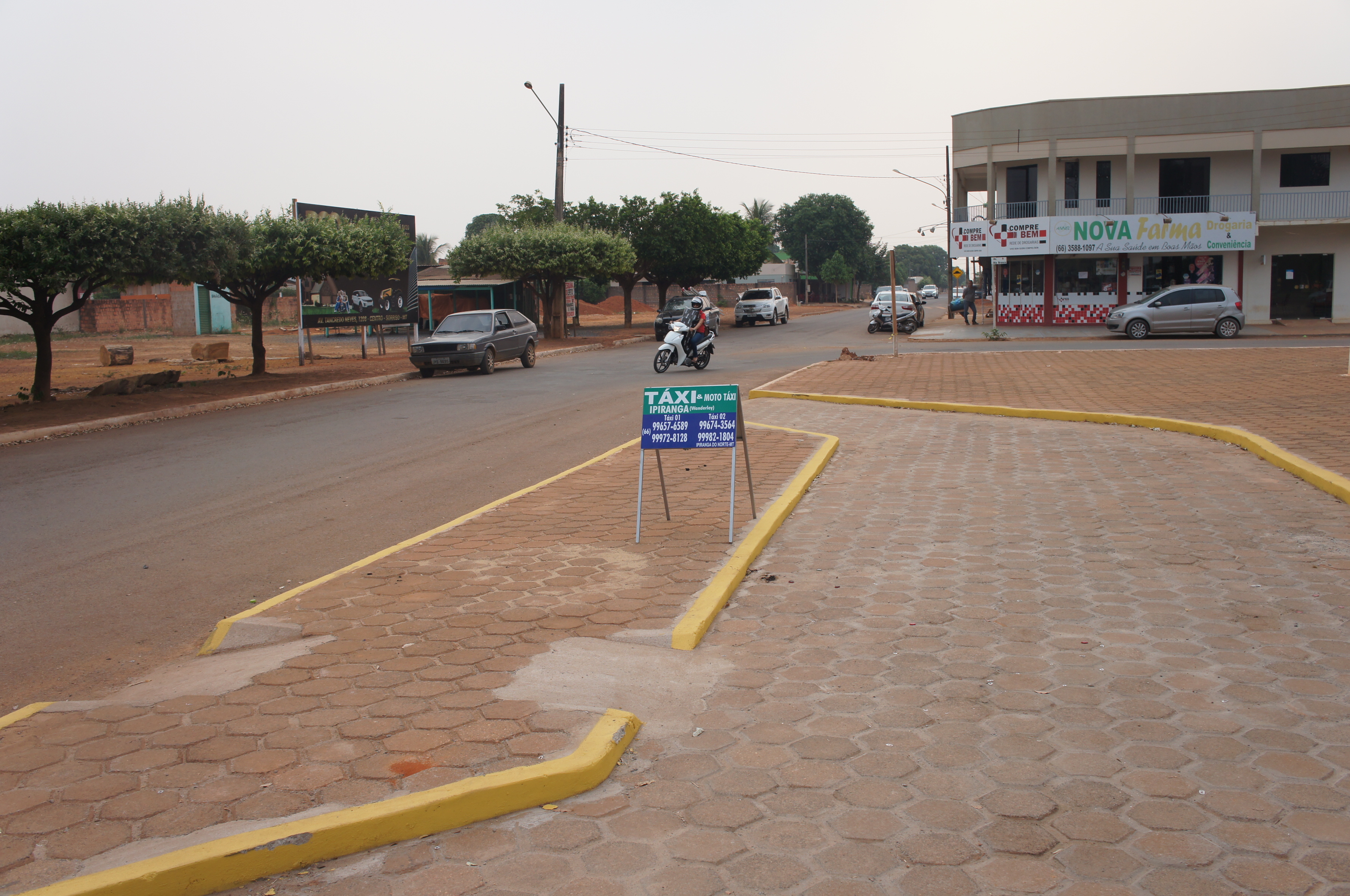 Junior Federice pede a construção de abrigo no ponto de táxi da praça Ilberto Effting