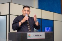 Junior Federice pede calçamento no Centro de Múltiplo Uso e a atuação de mais agentes de saúde