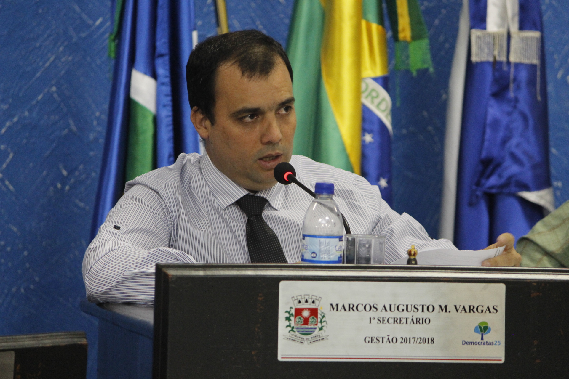 Marcos Augusto aponta a necessidade de aquisição de  caminhão comboio para a Secretaria de Obras
