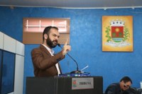 Neto da Farmácia cobra instalação de lombadas eletrônicas, ponto de ônibus e melhorias no ponto de táxi