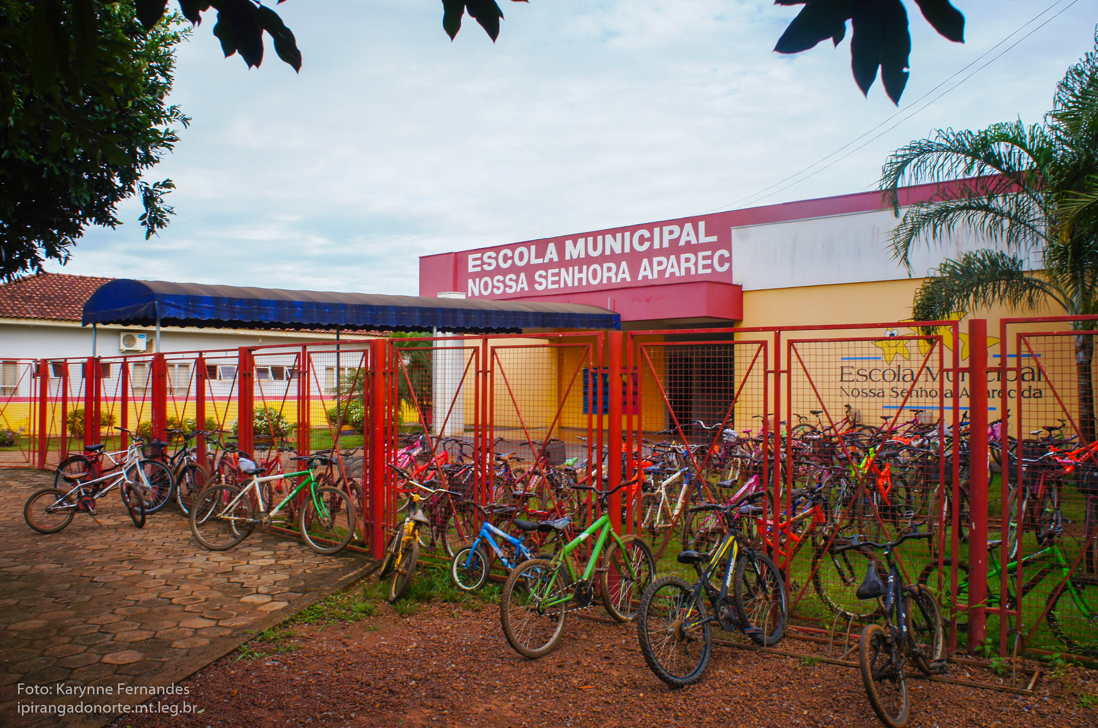 Presidente sugere instalação de armários escolares na Escola Nossa Senhora Aparecida 