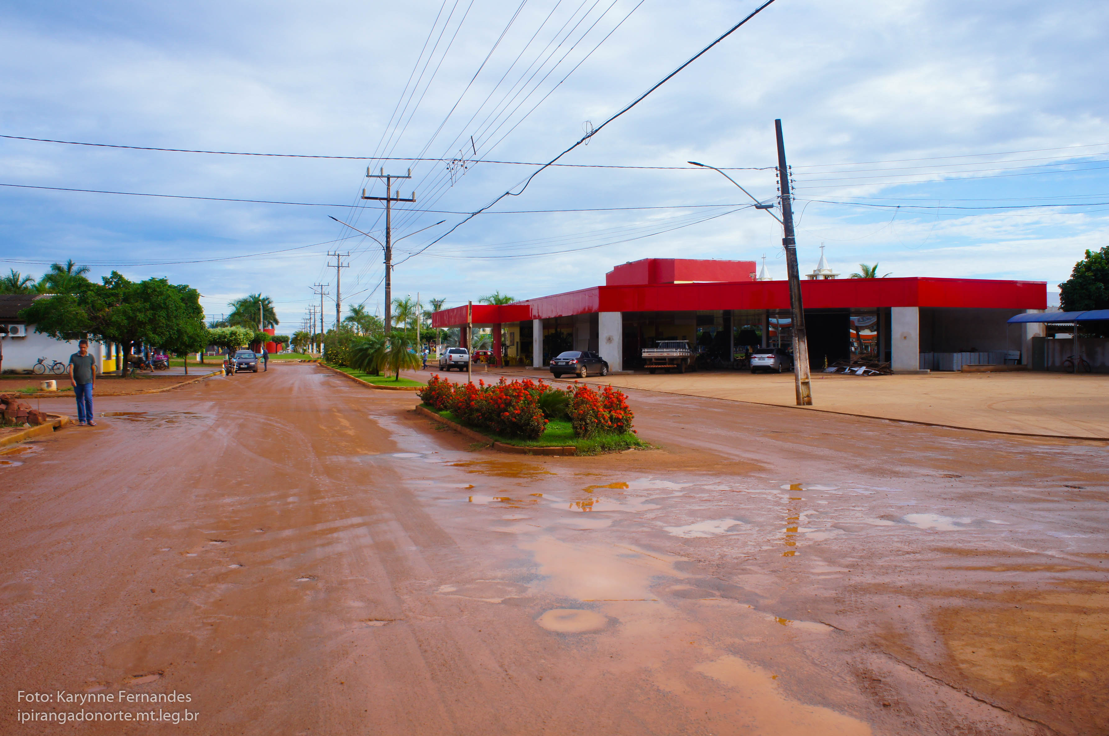 Recapeamento de asfalto e a construção de lombadas são cobrados por vereador