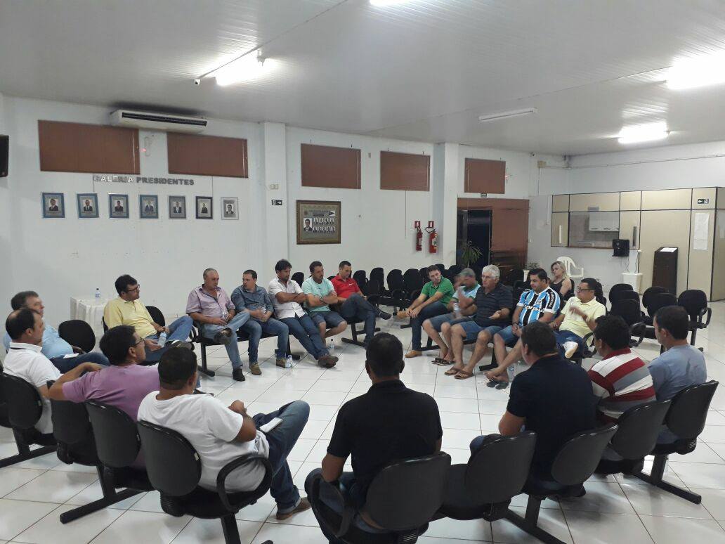 Reunião discute situação das estradas e sinaliza necessidade de mais maquinários