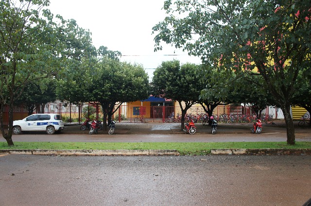 SEGURANÇA: Marcos Vargas pede aumento dos muros e grades da Escola Nossa Senhora Aparecida