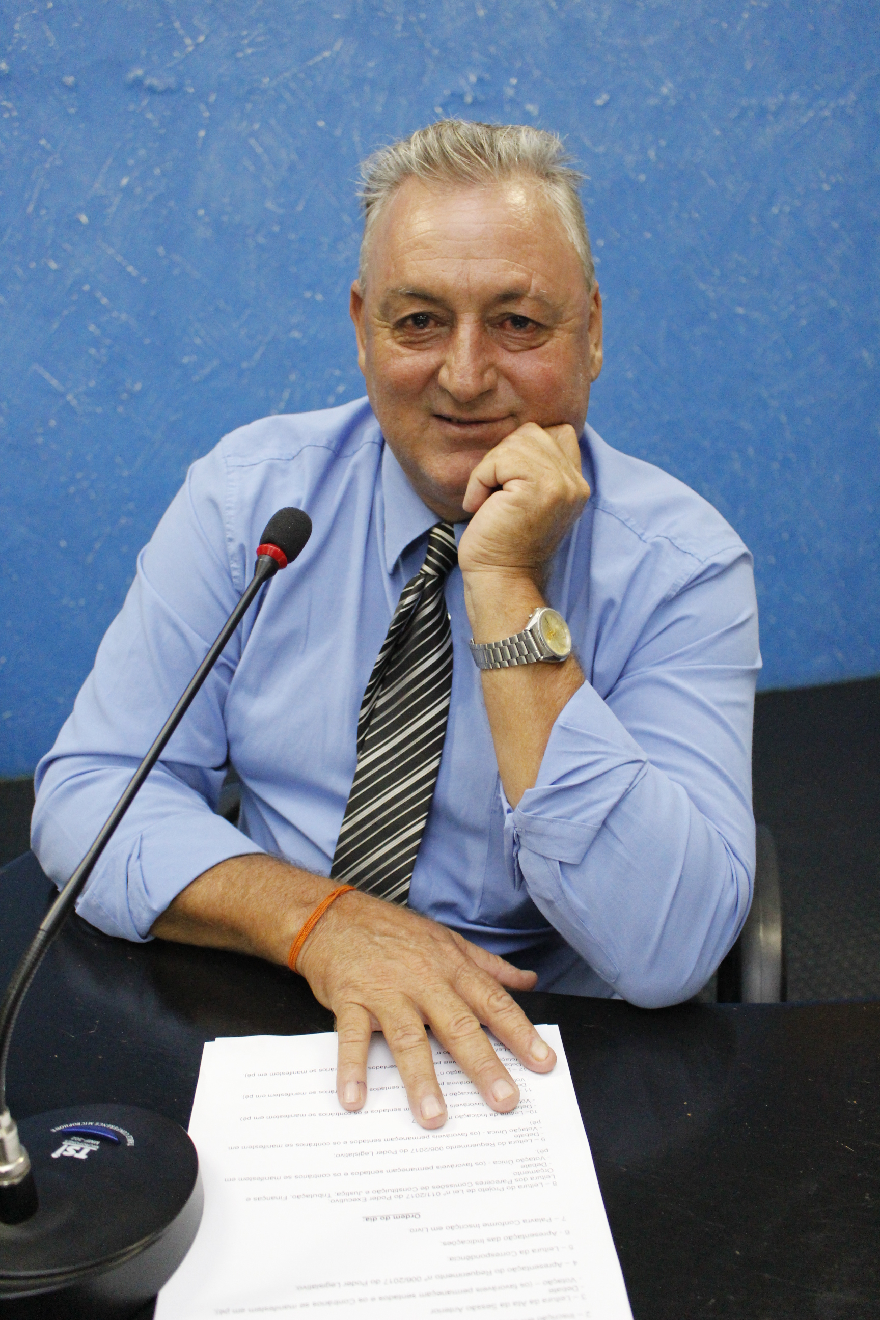 Strada cobra limpeza nas vias públicas em frente aos armazéns