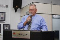 Strada comenta a necessidade de construção de abrigos nas paradas de ônibus dos universitários