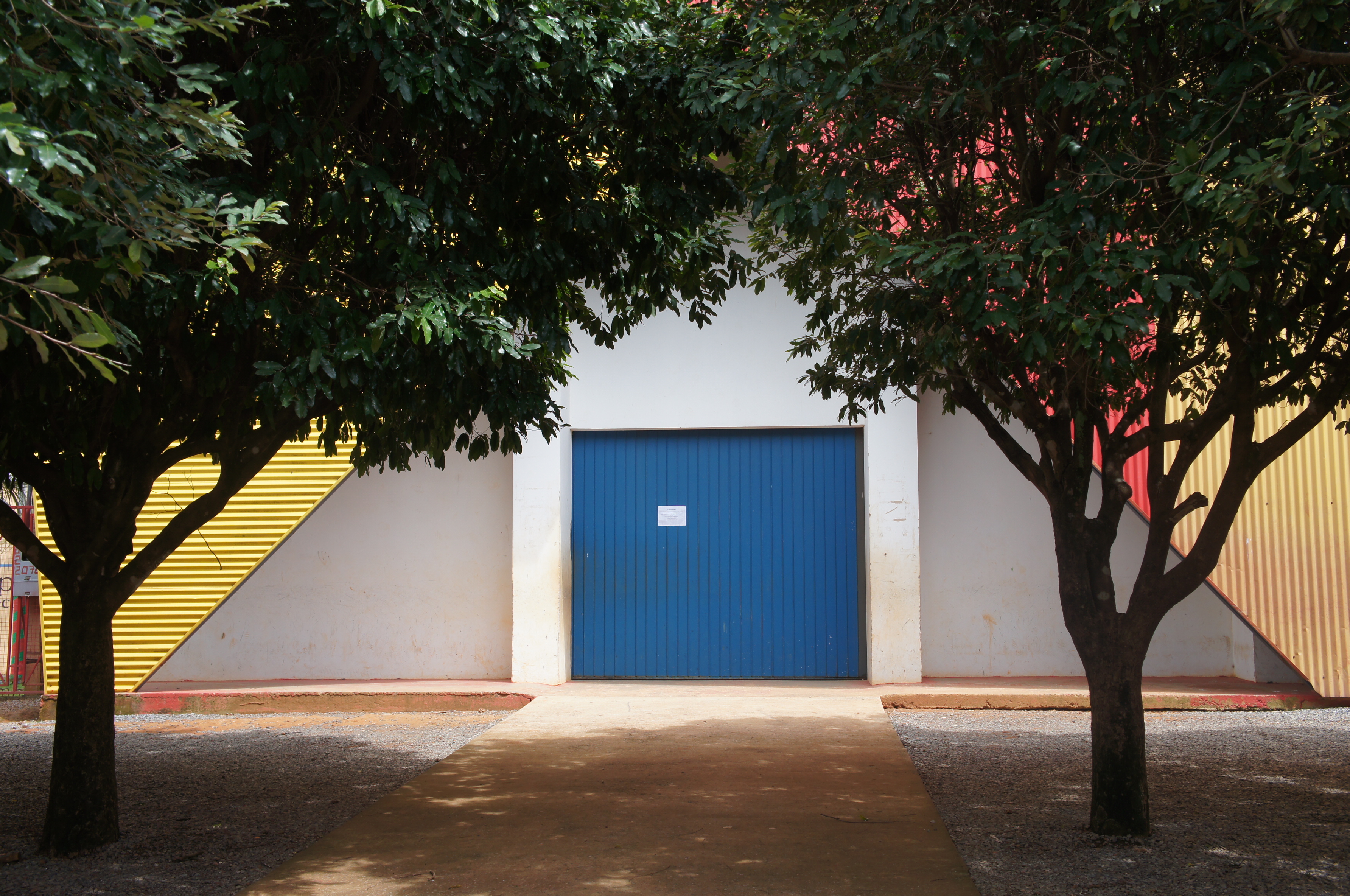 Vereador Junior pede a reforma do Ginásio Municipal e a manutenção da Av. Rio Amazonas