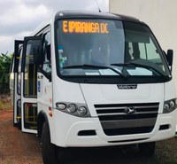 Vereadores comemoram aquisição de novo ônibus da Secretaria de Saúde adaptado para cadeirantes