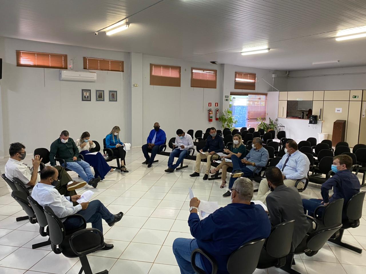 Vereadores e representantes do poder executivo se reúnem para discutir PROJETO DE LEI COMPLEMENTAR Que institui o Refaz no município de Ipiranga do Norte