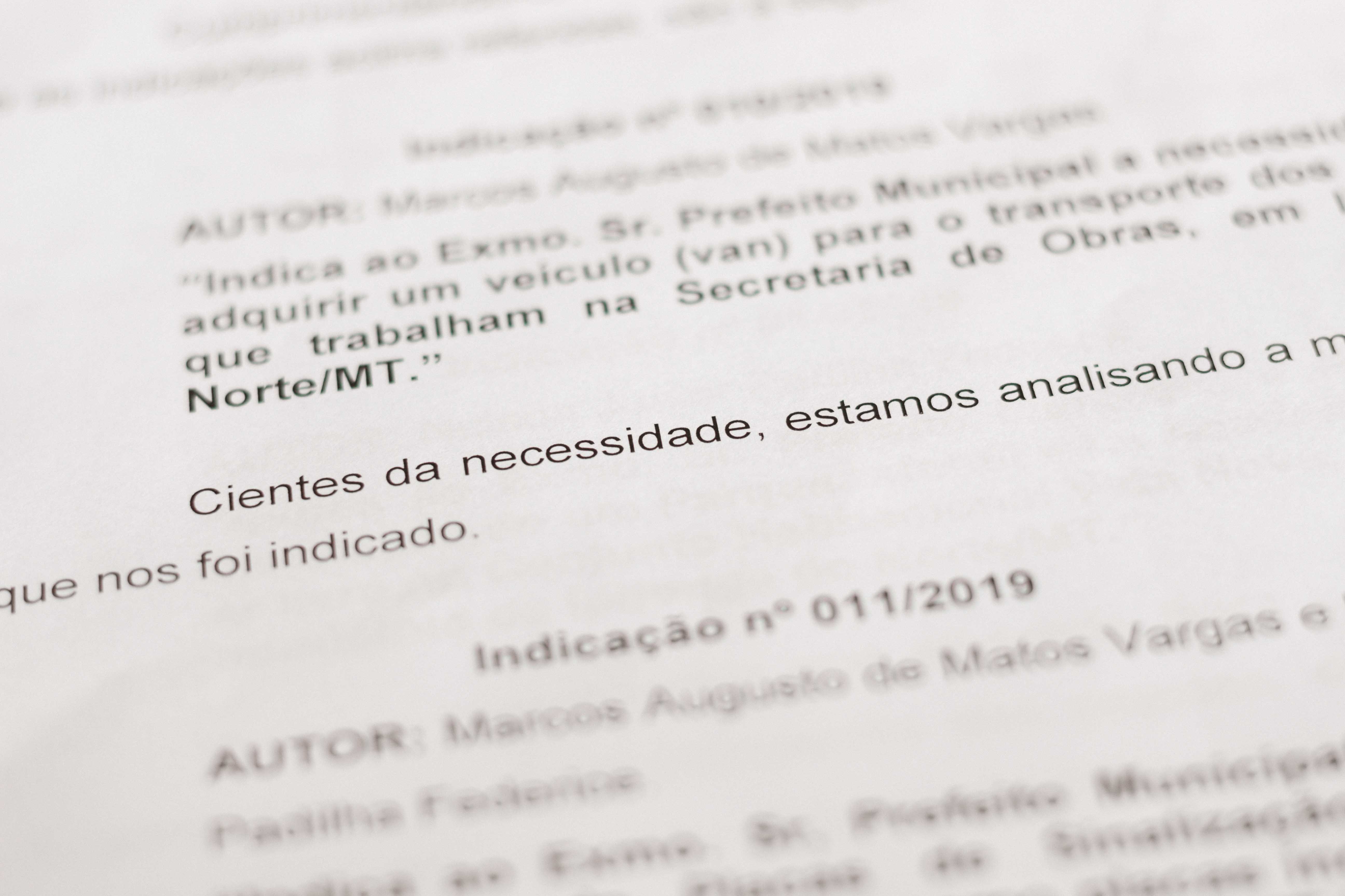 Vereadores leem respostas do prefeito às suas indicações na 10ª Sessão Ordinária  