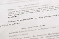 Vereadores leem respostas do prefeito às suas indicações na 10ª Sessão Ordinária  