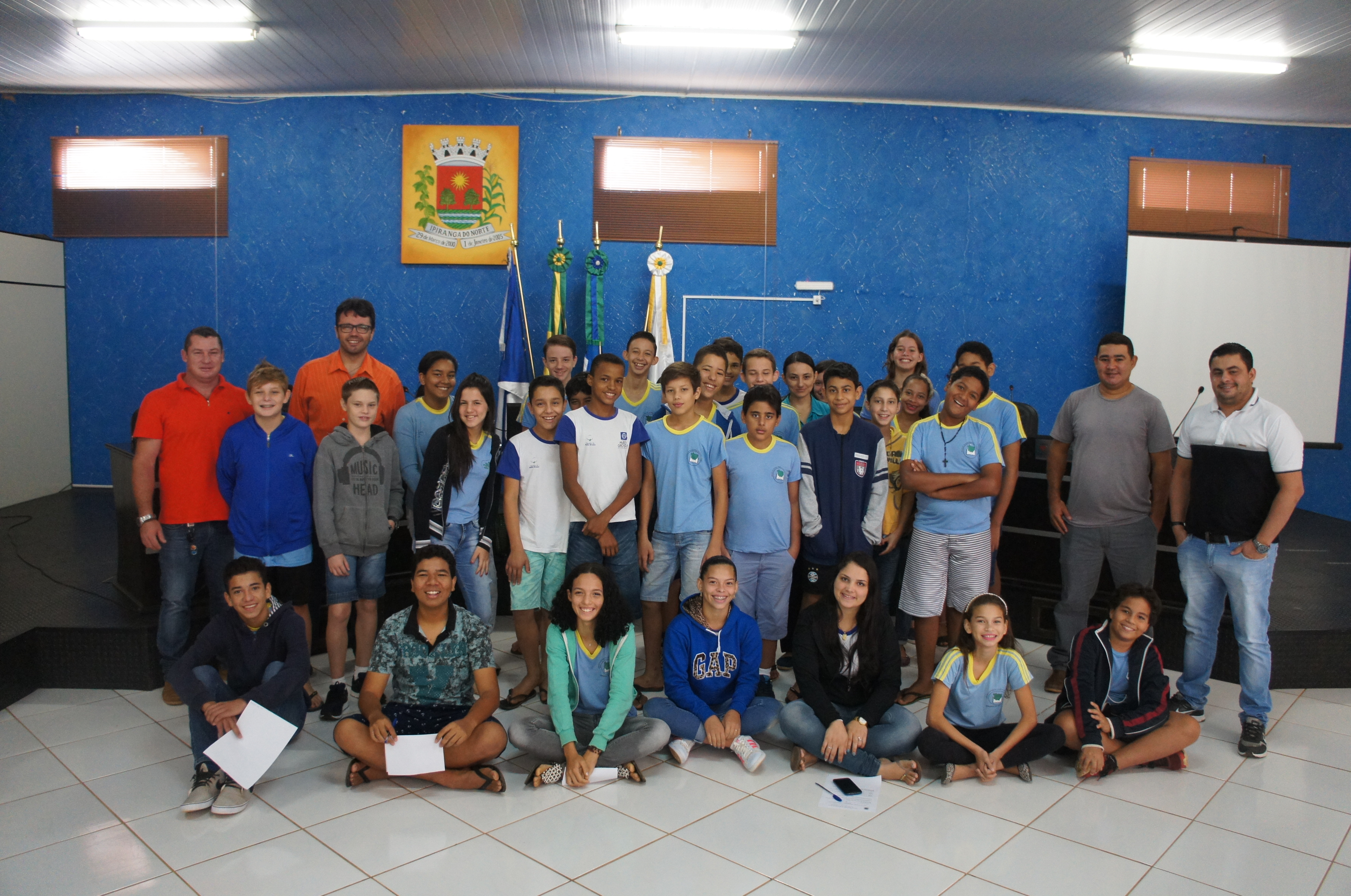 Vereadores mirins ganham materiais escolares como incentivo aos estudos