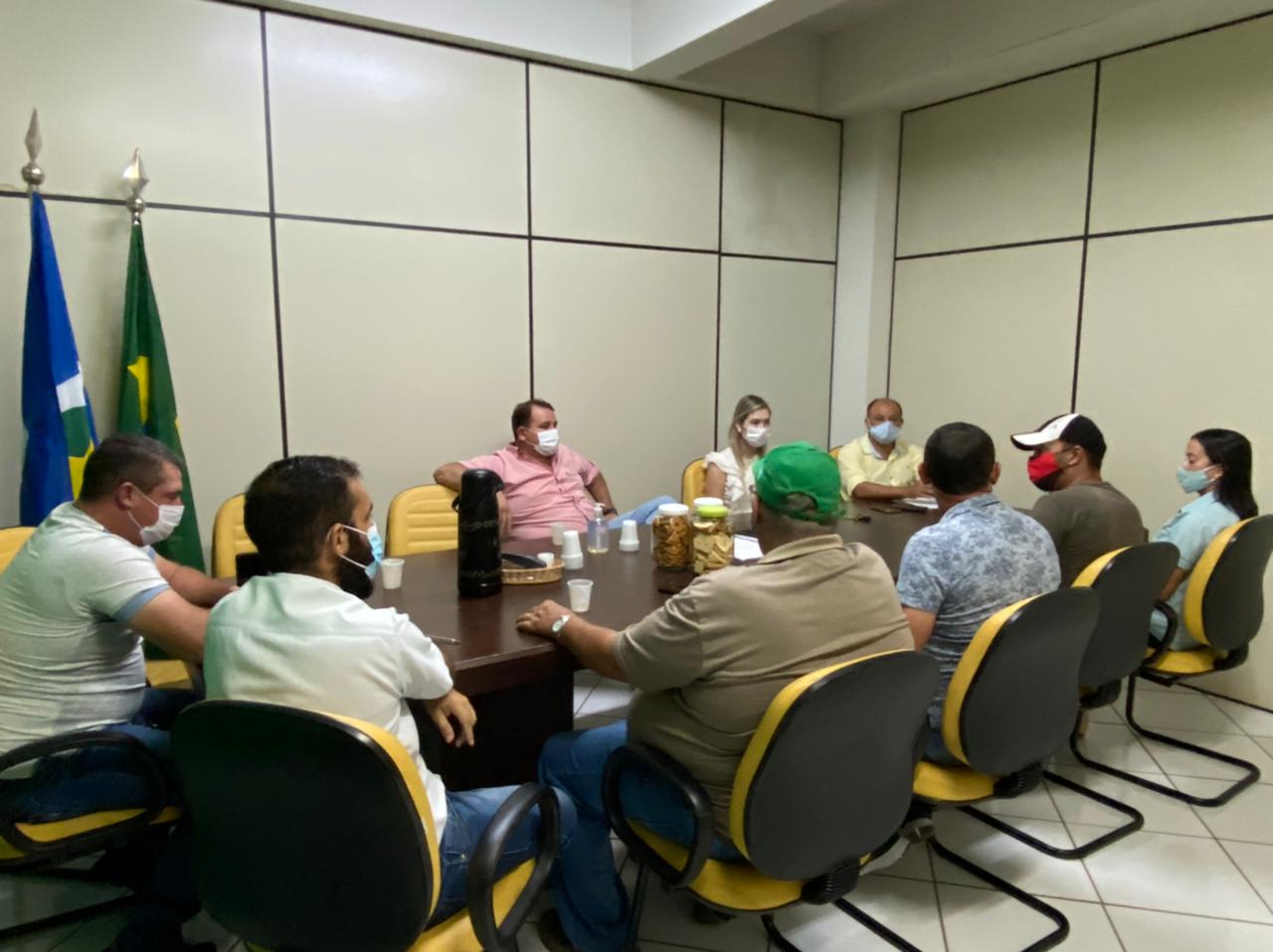 VEREADORES SE REÚNEM COM REPRESENTANTES DA COOPSERV’S PARA DISCUTIR SOBRE LIMPEZA DA CIDADE